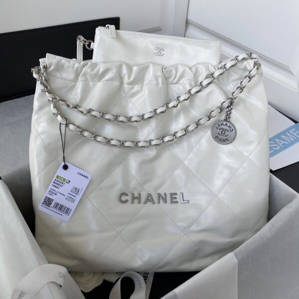 人気！CHANEL 22 バッグ スモール トートホワイトcc142466
