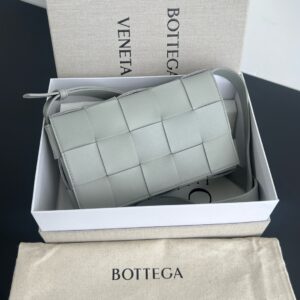 【BOTTEGA VENETA】CASSETTE クロスボディバッグBV578004