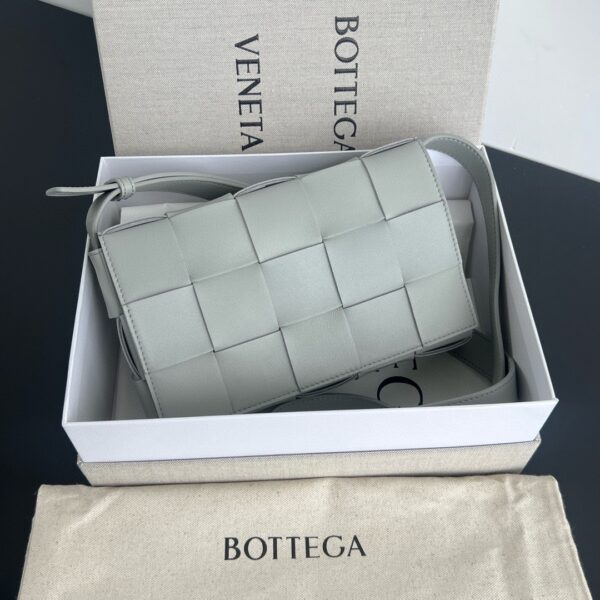 【BOTTEGA VENETA】CASSETTE クロスボディバッグBV578004