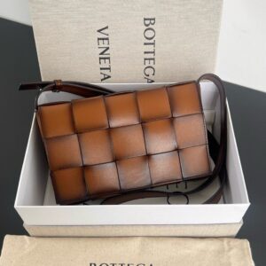 【BOTTEGA VENETA】CASSETTE クロスボディバッグBV578004Z