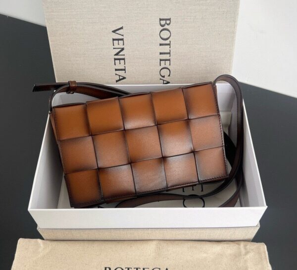 【BOTTEGA VENETA】CASSETTE クロスボディバッグBV578004Z