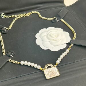 CHANELエナメル格子白バッグ真珠対稱新ネックレスcc01835