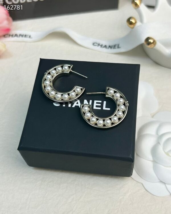 CHANEL新半円パールイヤリングcc01843