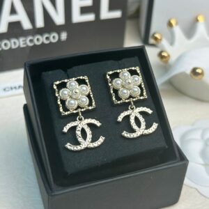 CHANEL新四角形空き花びら雙cイヤリングcc01915