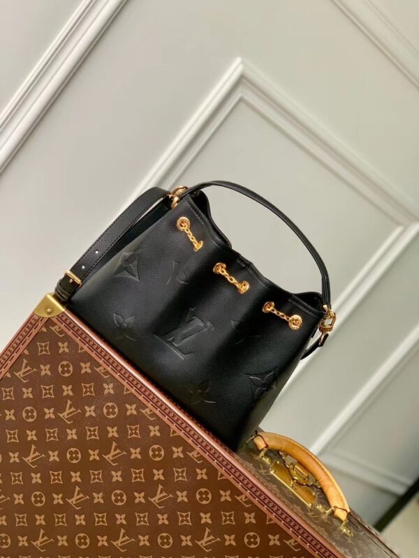 M47209【シーンを選ばず使える★】Louis Vuitton Bundle ハンドバッグ - 画像 (3)