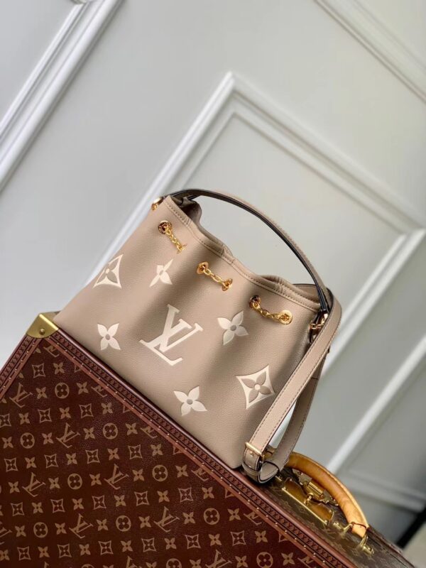 M47209【シーンを選ばず使える★】Louis Vuitton Bundle ハンドバッグ - 画像 (4)